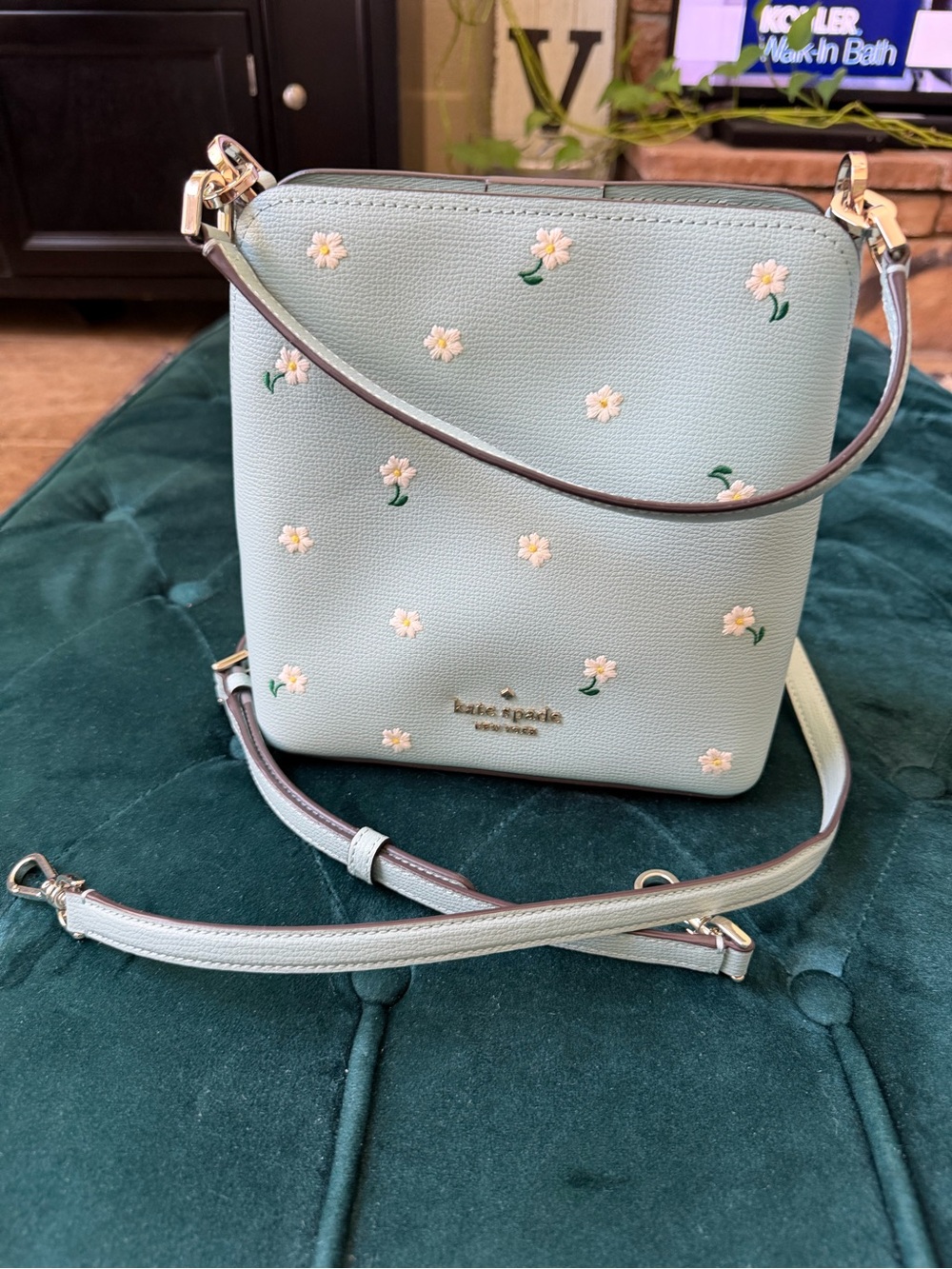 Kate Spade Darcy. Daisy Embroidered Crossbody Bucket Bag